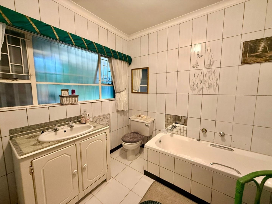 4 Bedroom Property for Sale in Langenhovenpark Free State